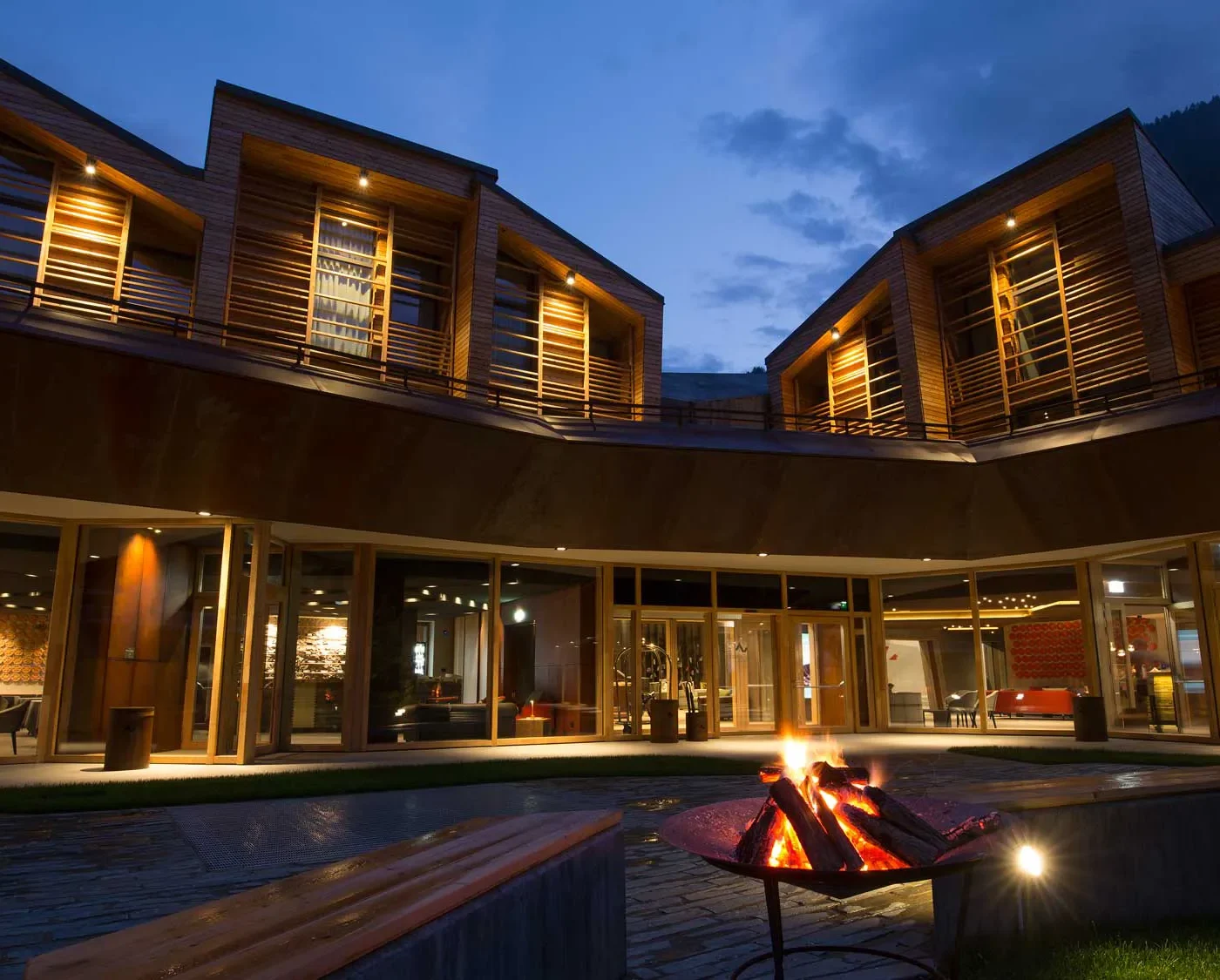 Hotel & Resort