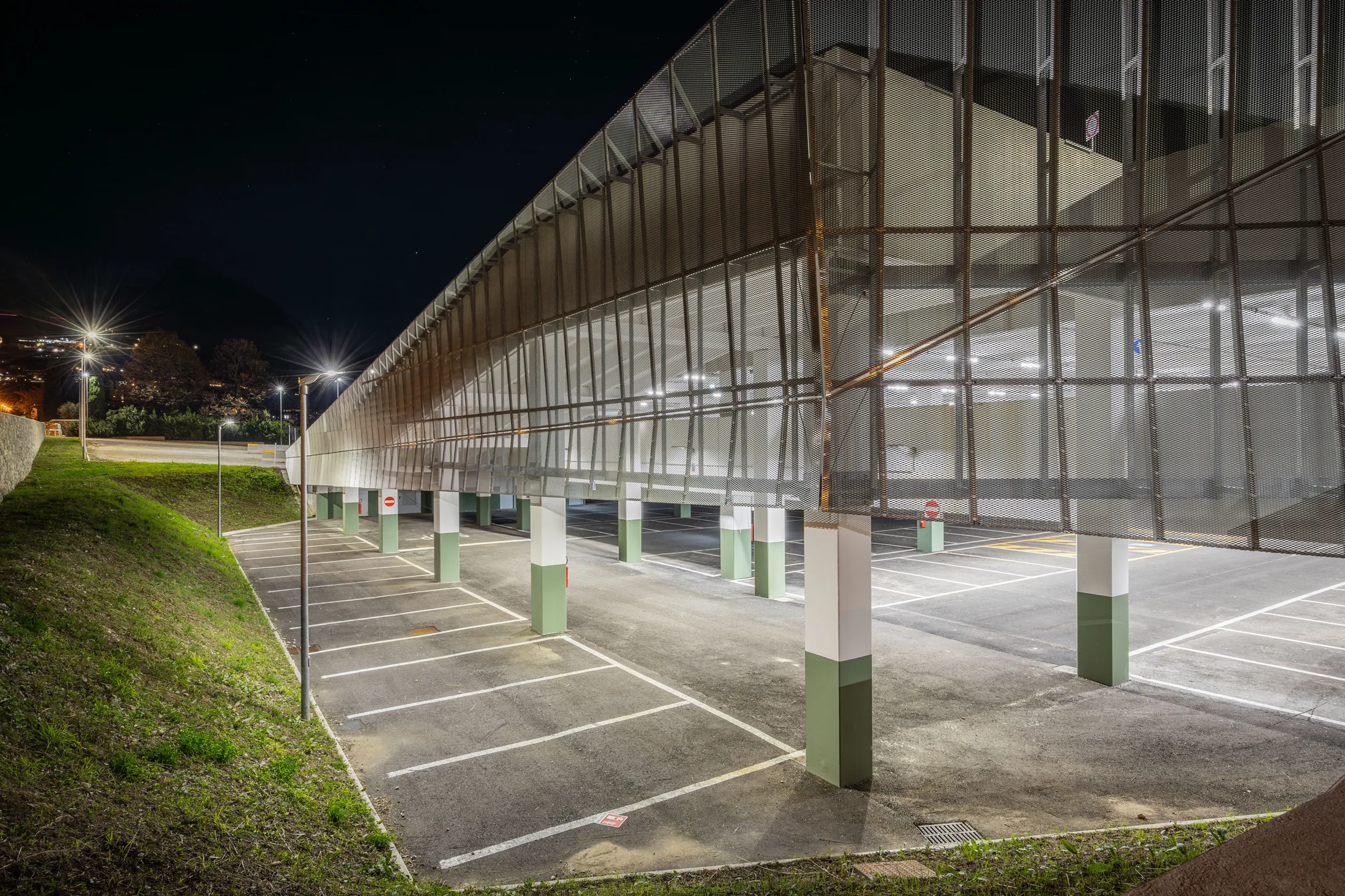 Parcheggio multipiano di riva 2 copia