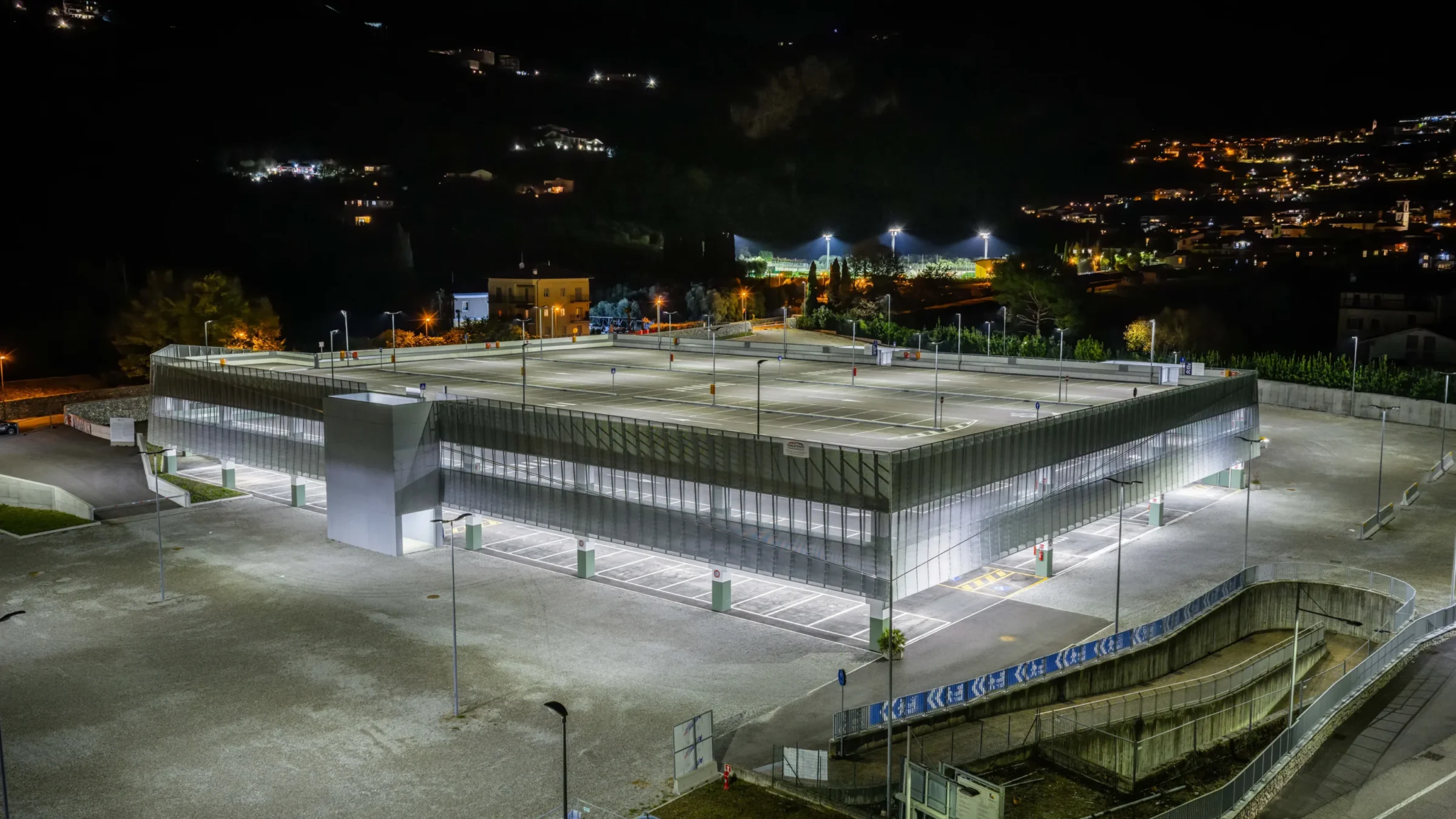 Parcheggio multipiano di riva 4 copia