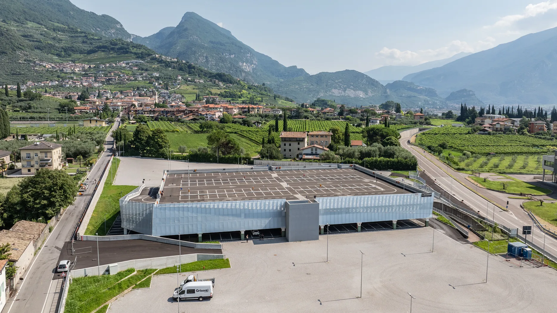 Parcheggio multipiano di riva 7 copia